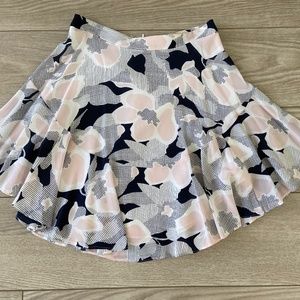 Club Monaco Women's Silk Skirt. Size: 2, like new